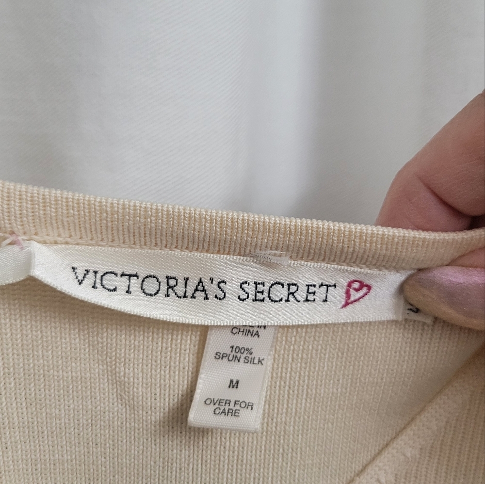 ✨ Victoria’s Secret Vintage Silk Cream Camisole Top (1990s) – Elegant & Timeless - Picture 3 of 5